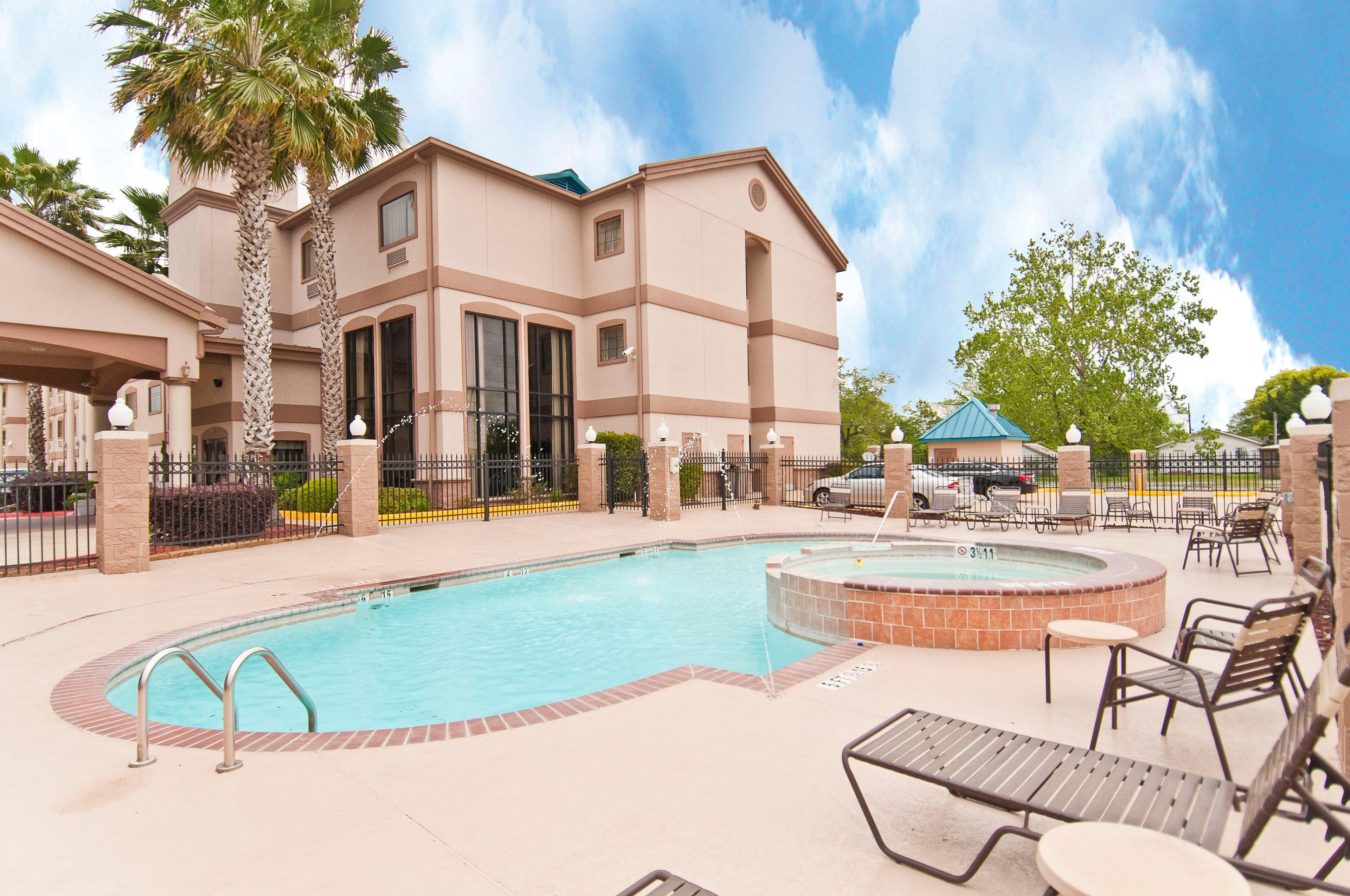 Holiday Inn Express Hotel And Suites Lake Charles By Ihg Exterior foto