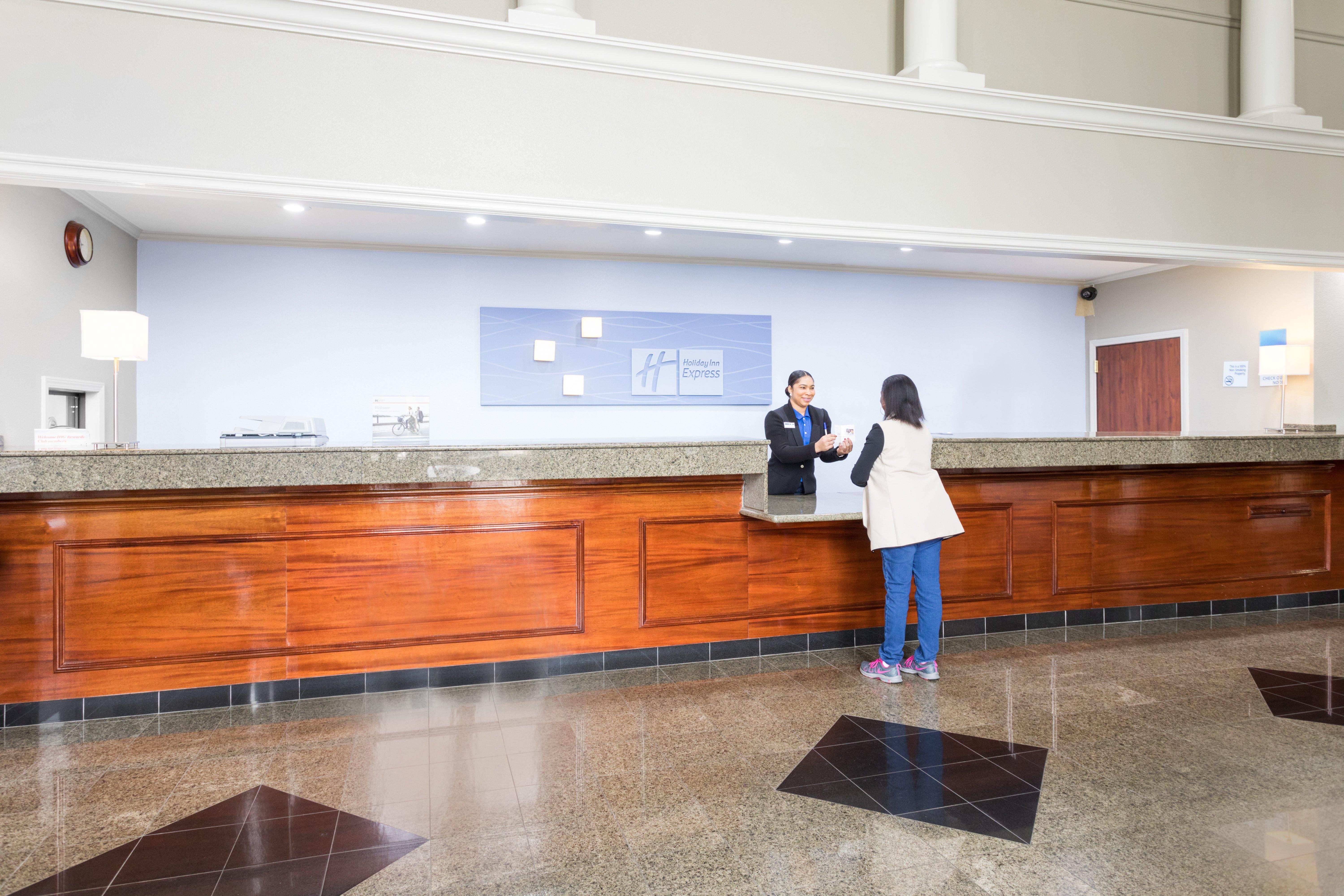 Holiday Inn Express Hotel And Suites Lake Charles By Ihg Exterior foto